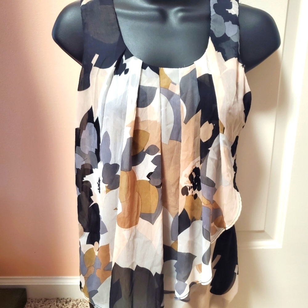 New York & Company Sleeveless Floral Designed Top